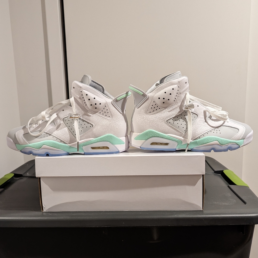 JORDAN 6 MINT (WOMEN)